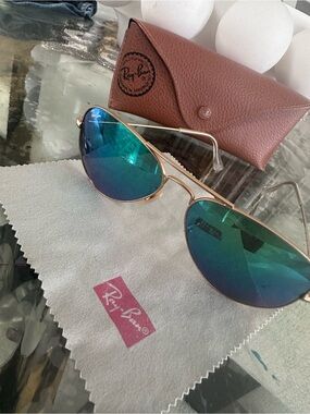 Ray-Ban Women's Aviator Sunglasses - Gold Frame with Blue-Green Mirrored Lenses